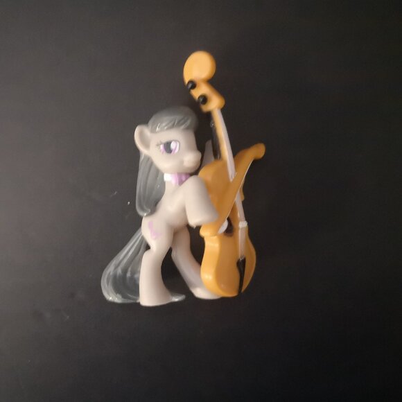 A Collection of 6 Various My Little Pony Figurines Approximate 2" - Picture 5 of 10